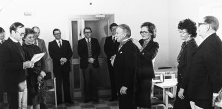 Mysteerikuva: Kampaukset viittaavat ajankohtaan – mutta mikä juhlatilanne olisi kyseessä?