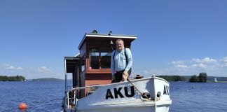 ”Tuntuu hyvältä saunoa laineiden päällä” – kanttori Petri Tiusanen on intohimoinen ja monipuolinen veneilijä