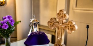 Varhaiskirkossa oli moninaisia käytäntöjä ehtoollisaineiden suhteen – ehtoolliselta yli jääneiden siunattujen ehtoollisaineiden käsittely vaihtelee eri kirkkokunnissa