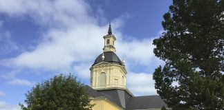 Kirkko & minä: Maatilan emäntä Outi Juntti käy Alatornion kirkossa melkein joka sunnuntai