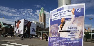 Näkökulma: Itäafrikkalaisen megakirkon saarnaajan vierailu muistuttaa kristinuskon moninaisuudesta