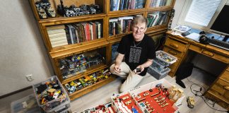 Kari Kuula harrastaa legoilla rakentamista – viimeisin suurtyö oli Kauniaisten kirkon rakentaminen