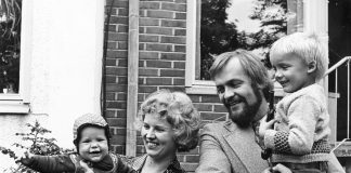 Mysteerikuvassa on pieniä ja suuria ihmisiä, mutta keitä he ovat?