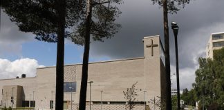 Kirkkosali, neuvola ja kirjasto samassa rakennuksessa – Riimi on kaupungin ja seurakunnan yhteinen kylätalo