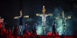 Kärsimystie-katunäytelmä äänestettiin Lahden Keskustateoksi - sai lähes puolet kaikista annetuista äänistä Kärsimystietä esitettiin pääsiäisen edellä Lahden keskustassa usean vuoden tauon jälkeen. Seuraavasta mahdollisesta esityksestä ei ole vielä tehty päätöstä. Kuva: Johannes Wilenius