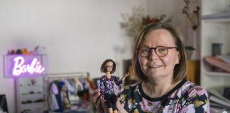 Pirita Satomaan harrastuksena on näköisnukketuunaus – Barbie-nukeista se alkoi