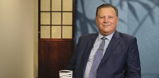 Romanikulttuuri säilyy, jos sitä säilytetään perheissä, toteaa aiheesta väittelevä Henry Hedman