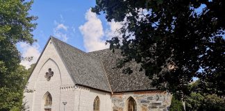 Kirkko & minä: Lempäälän kirkossa Heini Mäenpäätä puhuttelee erityisesti rujo, pieni krusifiksi