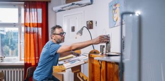 Neljänkympinkriisistä vuosia kärsinyt Ville Ranta varoo, ettei alkaisi pitää itseään tärkeänä – ”Pilapiirtäjän pitää olla tollo”