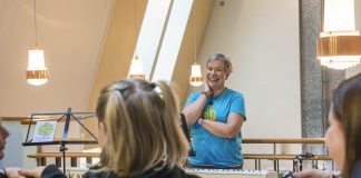 Kanttorilla on positiivinen ongelma: lapsi- ja nuorisokuorolaisia on niin paljon, ettei urkuparvelle mahduta enää harjoittelemaan