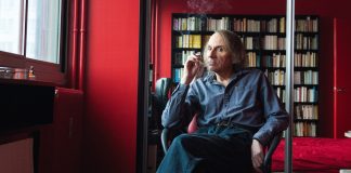 Kirja-arvio: Houellebecq osaa ärsyttää, ja mikä ärsyttävintä, hän tekee sen hyvin