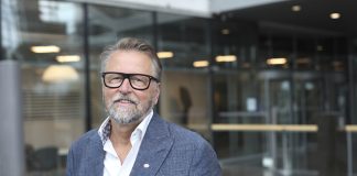 Atte Korhola kirjoitti pamfletin Yhdysvaltojen äärikristityistä nationalisteista, jotka ovat yhdistyneet ”Jumalan valitseman” Donald Trumpin ympärille