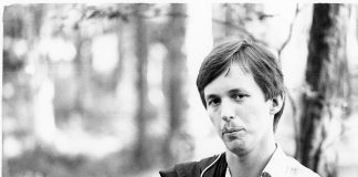 Mysteerikuva: Kuka on tämä muikeailmeinen henkilö, joka katsoo kohti kameraa?