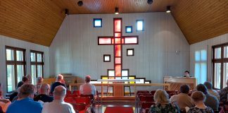 Ex-kodinkonekauppias osti Näljängän kirkon ja avasi sen kainuulaisille – Tulevaisuudessa seurakunnat joutuvat luopumaan yhä useammasta kirkkotilasta