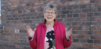 Pirjo Vahtola innostui runonlausunnasta eläkkeelle jäätyään – alussa jännitti