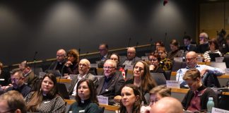 Piispa Teemu Laajasalo nimesi edustaja-aloitteen perkeleen työksi