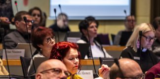 Valtionrahoituksen uudet jakoperusteet jakoivat kirkolliskokousta: ”Moni täällä ajattelee, että on kyse vedätyksestä”