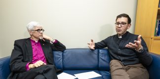 Piispa Matti Repo ja Sleyn Juhana Tarvainen kirkosta ja jumalanpalvelusyhteisöistä: pappisvirka on kiistan ytimessä ja avioliittokysymys voi jyrkentää jakolinjoja