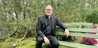 Kun lapsuudenperhe hajosi, seurakunnasta tuli tärkeä yhteisö Kangasniemen tuoreelle kirkkoherralle Ville Tikkaselle