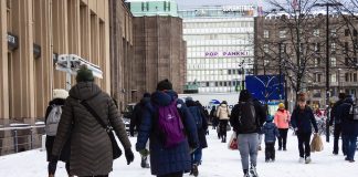 Kirkko tutki suomalaisten kantaa rasistisiin väitteisiin – rasistiset asenteet ovat Suomessa yleisiä ja ne kytkeytyvät myös uskonnollisuuteen