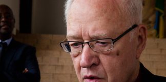 Hyväksikäyttöskandaalit repivät Englannin kirkoa – Nyt Canterburyn arkkipiispa emeritus erosi pappisvirasta