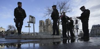 Notre Dame avataan jälleen kun arkkipiispa kolkuttaa oveen – Paikalla peräti 50 valtionpäämiestä