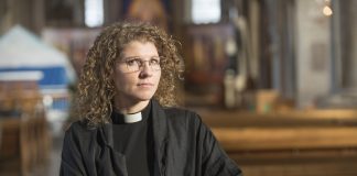 Suomen kirkossa tehdään paljon hyvää, mutta nyt olisi aika lopettaa riitely, sanoo Ruotsiin muuttanut Emma Audas