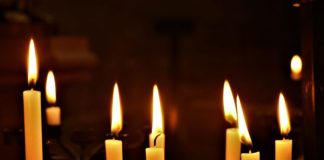 Pyhäinpäivän iltakirkko antaa itkulle luvan