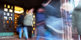 Kirkosta erottiin tänä vuonna aiempaa vähemmän ja siihen liityttiin aiempaa enemmän