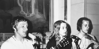 Mysteerikuva: Kitaroita kaksin kappalein – Mikä musiikkiyhtye on kyseessä?