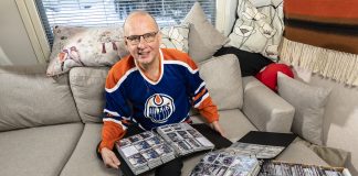 Harrastuksena jääkiekkokortit – Juha Perilän kokoelmassa on 2 500 Jari Kurri -korttia