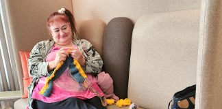 Lohjan Katupappilaan piipahtavat kaikenikäiset – ”Tämähän on paikka, jossa ei ole kynnystä ollenkaan”