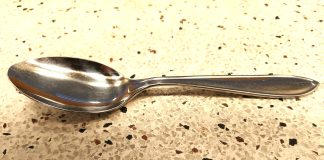 Ville Auvinen jatkaa lusikkakeskustelua: ”Minä toivon, että kirkon piispat tuomiokapituleineen ottaisivat lusikan omaan kauniiseen käteensä”