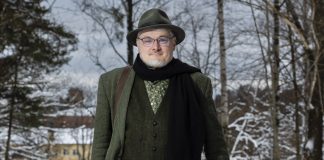 Olen luopunut Jumalan selittämisestä, sanoo kävelevä kirkkoherra Tom Sjöblom