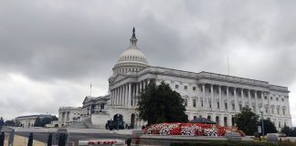 Tuhkaristejä ja protesteja – Uskontojohtajat arvostelivat Trumpin hallintoa ja kehottivat katumukseen