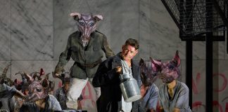 Eläinten vallankumous on sikamaisen aktuellia korkeakulttuuria Suomen kansallisoopperan esitys Eläinten vallankumous.