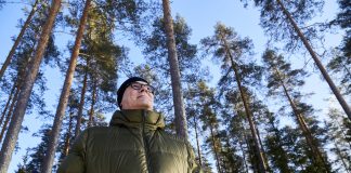 Metsänhoidossa on huomioitava talous ja ekologiset näkökulmat – Kangasniemellä puut kasvavat vinhaa vauhtia Kangasniemen seurakunnan talouspäällikkö Jarmo Snicker.