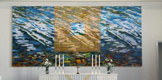 Moderni alttarimaalaus vaihdetaan Jeesukseen Tainionkosken kirkossa Imatralla