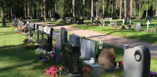 Hautaan pääsy kallistuu ensi vuonna monissa seurakunnissa – maksut paikoin rajussa nousussa