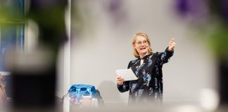 Kirkkoteatteriohjaaja Rosa Nymanille pääsiäinen on suurta draamaa