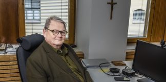 Eläkkeelle jäävä kansliapäällikkö Pekka Huokuna: ”Olemme muuttumassa kansankirkosta kansalaisyhteiskunnan kirkoksi”