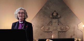 Kari Veiteberg Jaetut eväät -päivillä: Pronominit kuntoon ja pappi voi unohtaa sooloartistin osan