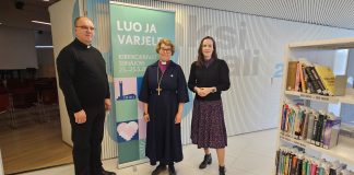 On opittava kysymään oikein ja puhumaan lähi- ja parisuhdeväkivallasta, Kirkkopäivien paneelissa todettiin Jussi Aukio, Kaisamari Hintikka ja Hilkka Kemppi keskustelivat vaietusta ja näkymättömästä lähisuhdeväkivallasta ja sen ehkäisemisen keinoista, Kuva: Emilia Karhu