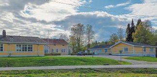 Pielavedellä Nilakan seurakunta tuli kunnan avuksi väistötilojen tarpeessa Kolmen rakennuksen pihapiiri, joissa Nilakan seurakunta toimii.