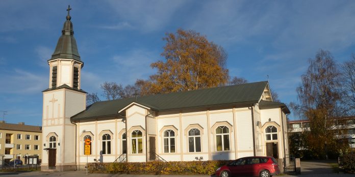 seurakuntien vähentämishanke koskee myös salon kirkkoa. kuvassa salon puinen kirkkorakennus.