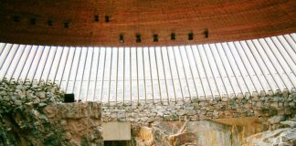 ”Rukoilemaan pääsee ilmaiseksi” ‒ Temppeliaukion kirkon pääsymaksu koskee myös muita helsinkiläisiä