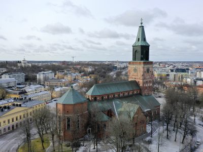 Turun tuomiokirkko keväällä 2025.