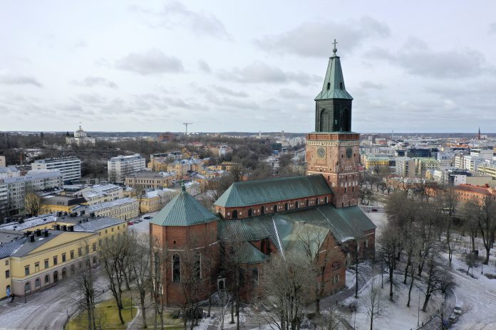 Turun tuomiokirkko keväällä 2025.