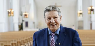 Korkeita syöttöjä ja taivaallisia tangoja – Ilmari Ylä-Aution hengellisyys kumpuaa lapsuudenkodista