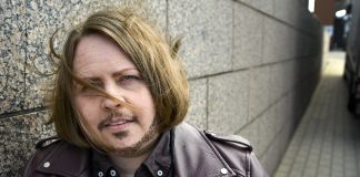 Helsinki Priden palkitsema Late Mäntylä: ”Kirkossa vähemmistöihin kuuluville työntekijöille on tarjolla parhaimmillaankin maskotin rooli” Late Mäntylä